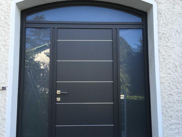 Porte d'entrée en aluminium confort menuiseries 65800 Orleix proche Tarbes